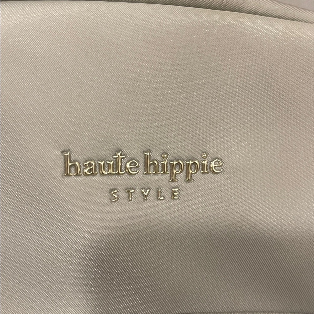 Light Green Backpack with Adjustable Strap - image 7